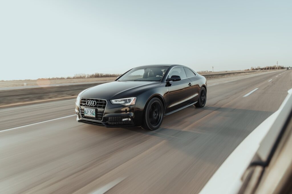 Audi dummy bilfoto – foto: Miles Loewen / Unsplash