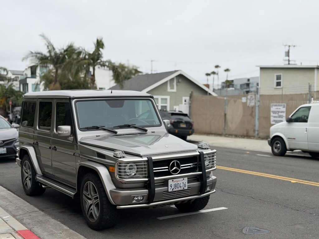 Mercedes dummy bilfoto – foto: polyglot prince / Unsplash